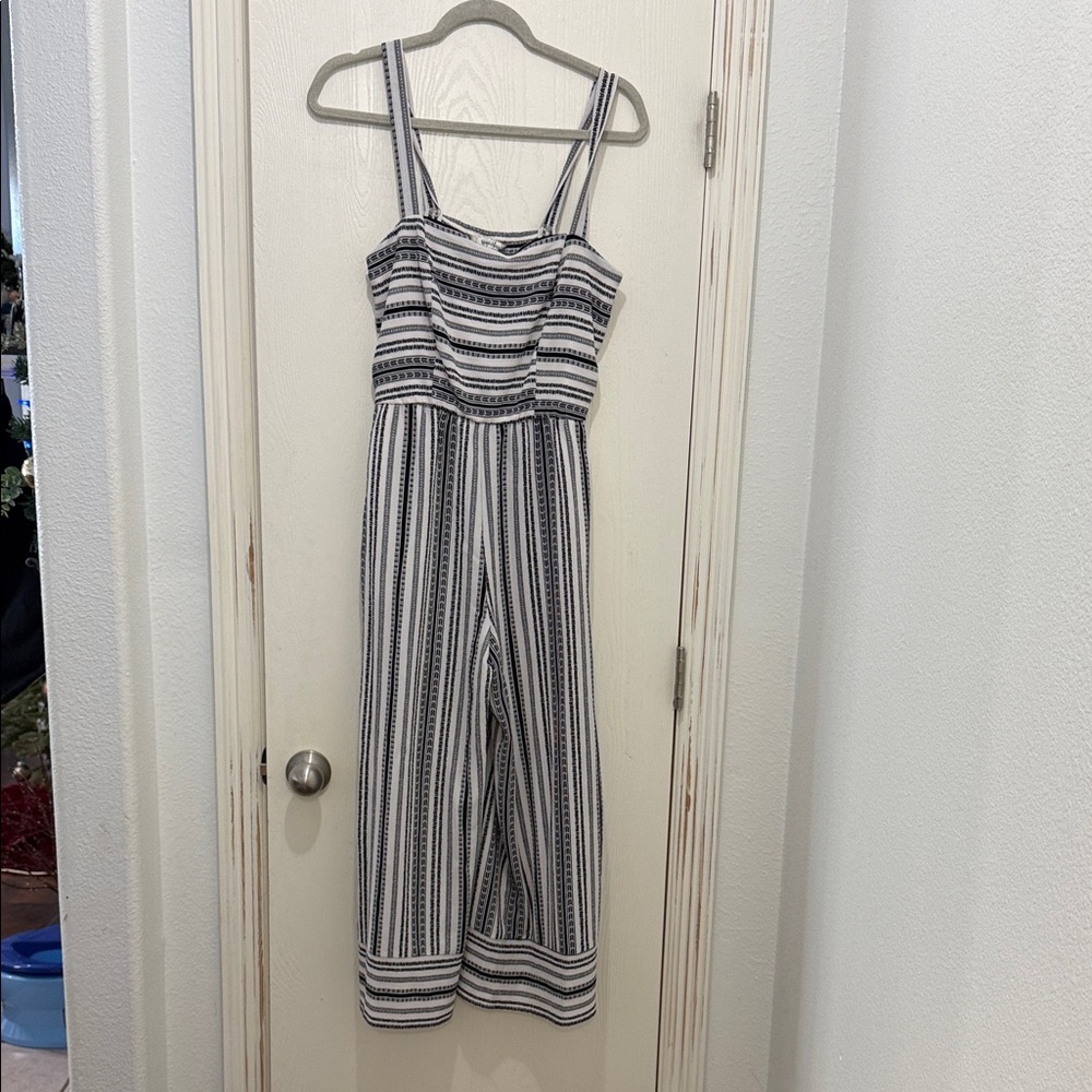 Speechless women’s jumper. Size medium